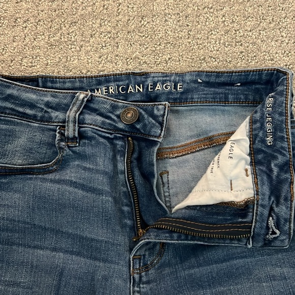 Women’s American Eagle high rise ripped jeans size 8 long - Picture 3 of 6